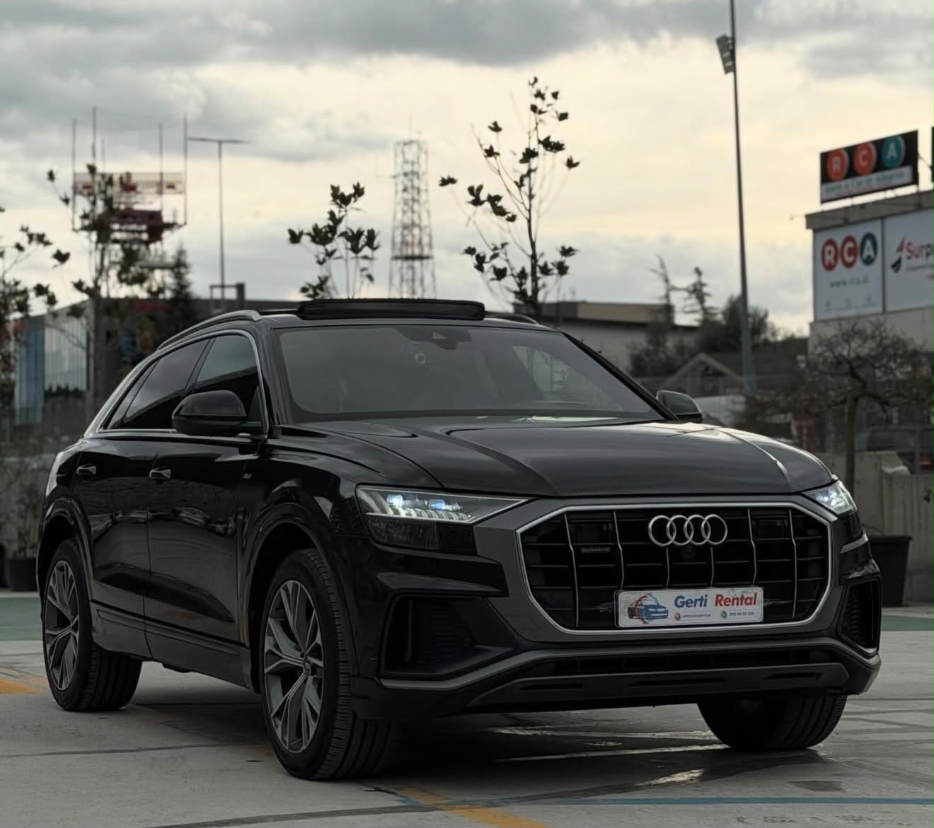 AUDI Q8